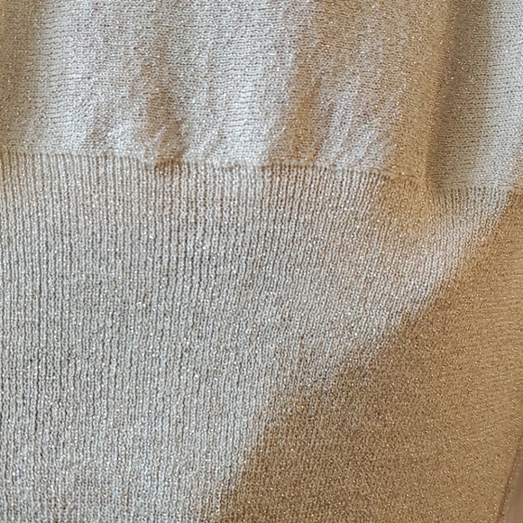 Larry Levine wide sleeve light sweater top - Picture 6 of 6